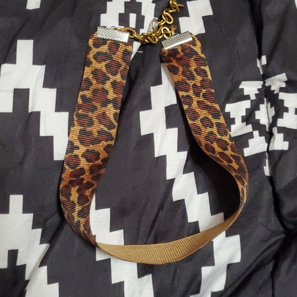 Cheetah print chocker